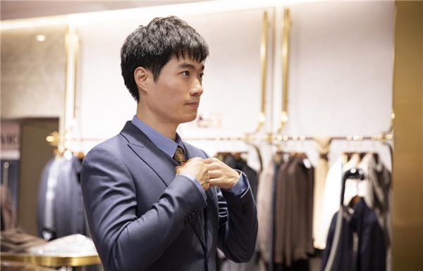 国元配资 VICUTU中国男士新型象—90后外科医生：理性工作 感性生活